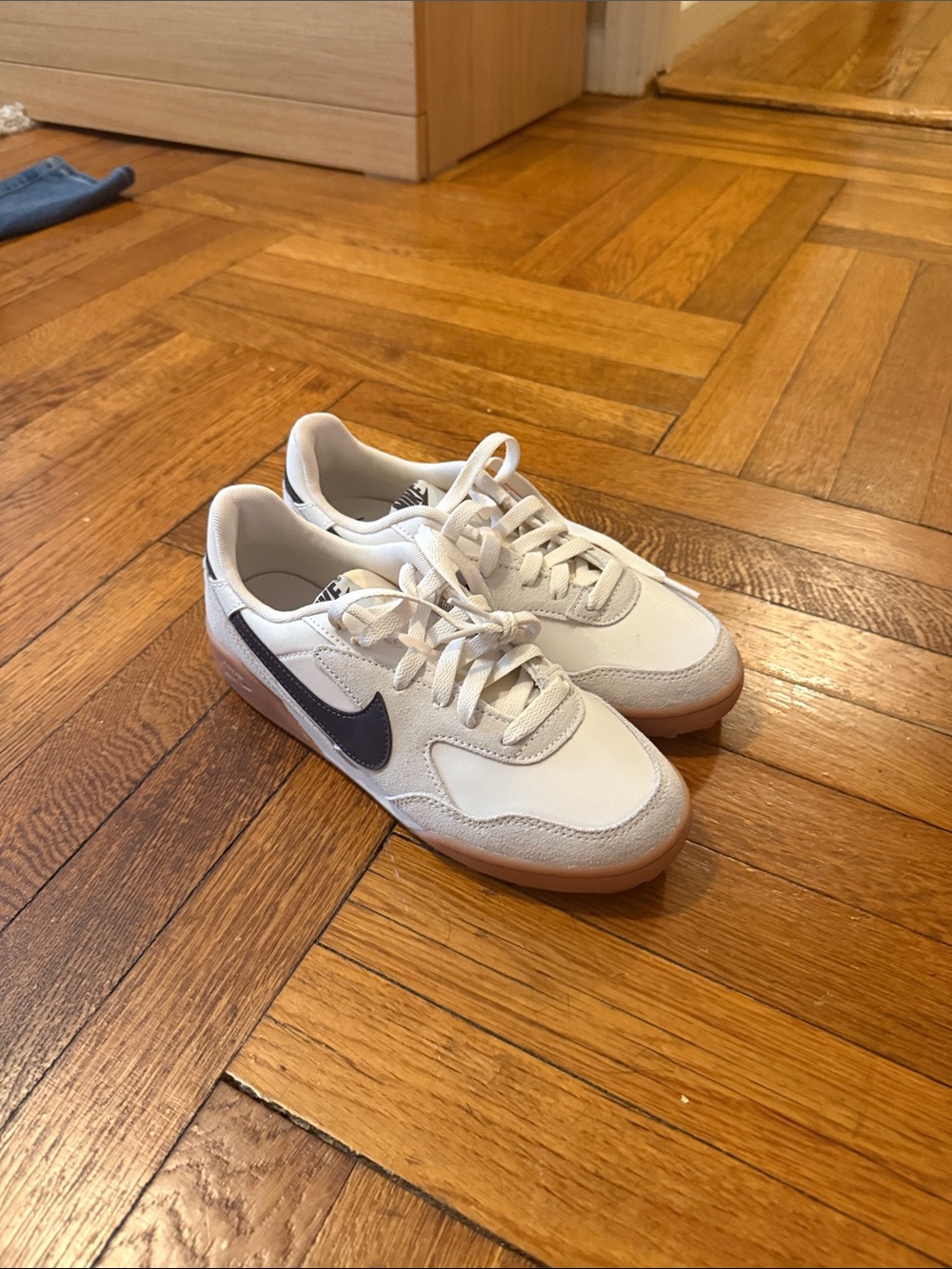 Nike White and Navy Swoosh Low-Top Sneakers with Gum Sole